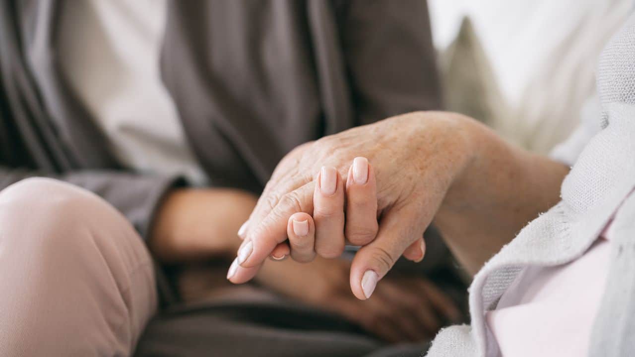 Blog - Sobrecarga del cuidador familiar señales y estrategias de autocuidado - Dra. Graciela Dixon